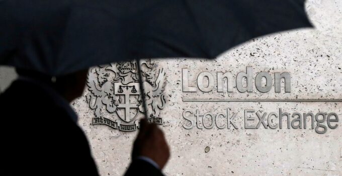 LSE owner sells wealth technology platform for $1 bln