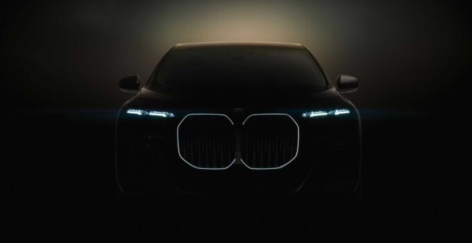 New BMW i7 teaser pictures and technical specifications reveal an EPA range of 305 miles and a panoramic 8K display for rear passengers