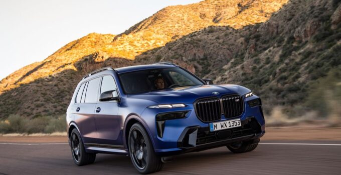 BMW X7 adds horsepower, tech upgrades, Alpina variant for 2023