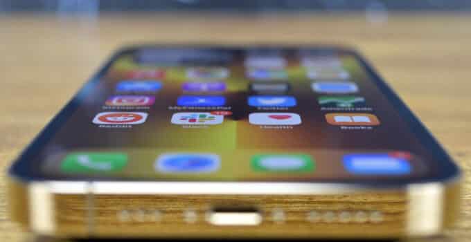 Foldable iPhone display tech might be in the works, report claims