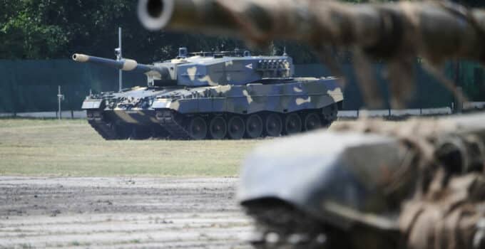 Spain mulls whether to send high-tech tanks to Ukraine