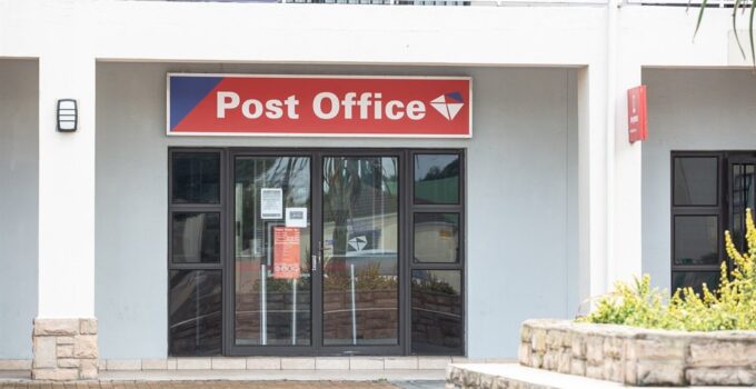 News24.com | Postbank says it’s again paying R350 grants after fixing technical outage