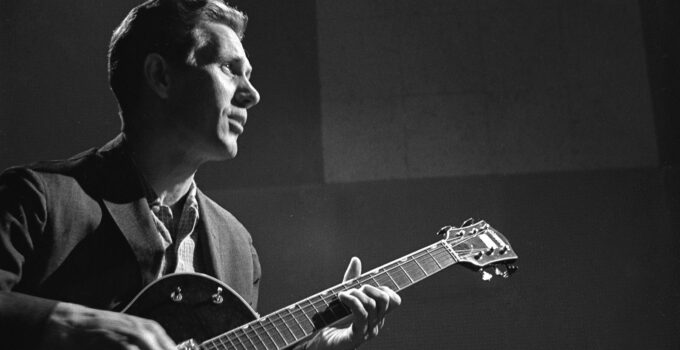 How to master Chet Atkins’ fingerpicking technique and take your acoustic playing to the next level