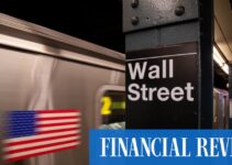 Wall St falls on tech rout, growth woes; bonds rally