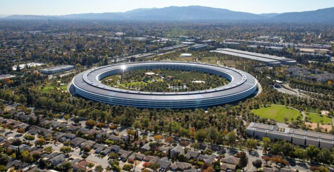 Business Maverick: Apple joins fellow tech giants in putting a lid on hiring