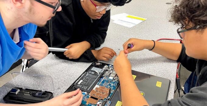 Students get hands-on learning with Dell’s Student TechCrew