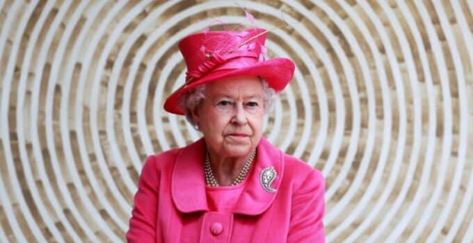 Queen Elizabeth II led a low-tech life—but knighted plenty of sci-tech figures