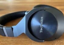 This Technics EAH-A800 headphone has great noise cancelling, powerful bass and best-in-class battery life