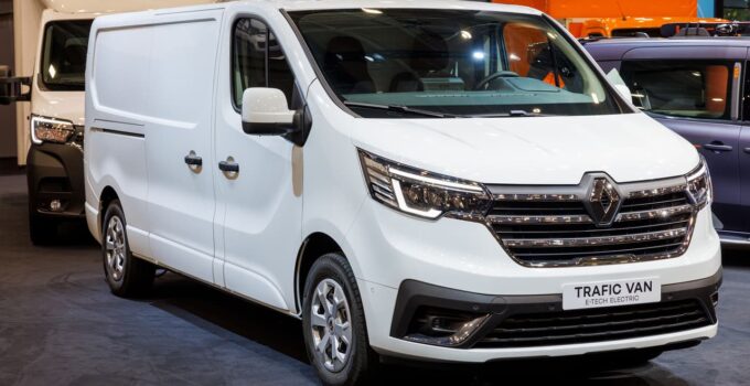 Meet the new Renault Trafic Van E-Tech Electric