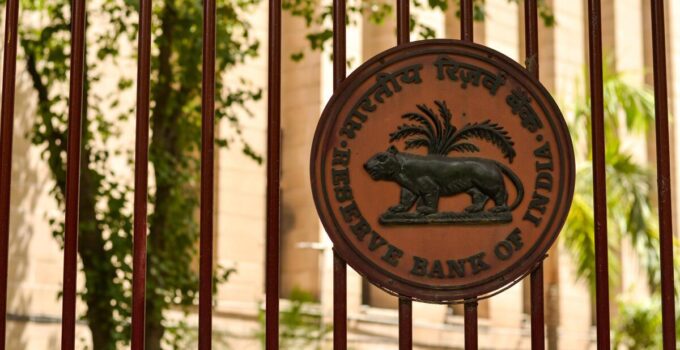RBI reluctant to hand out NBFC licence to fintechs 