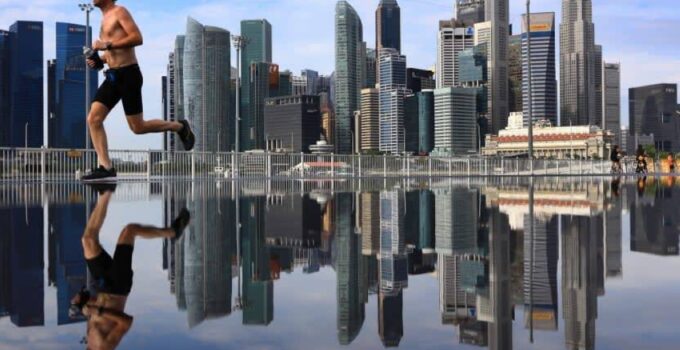 Slower Singapore growth forecast: Economists warn of 2023 technical recession risk if manufacturing worsens