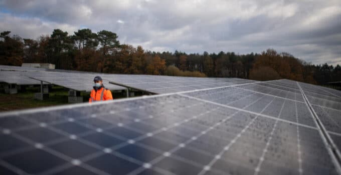 Davos forum: EU unveils clean tech plan amid competition from US and China