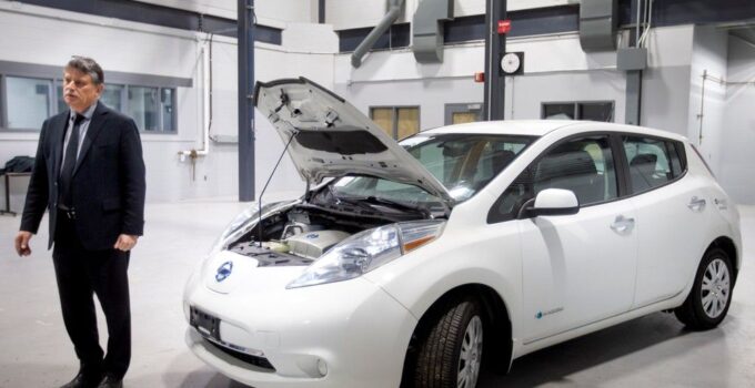 St. Clair College launching Ontario’s first EV technician diploma program