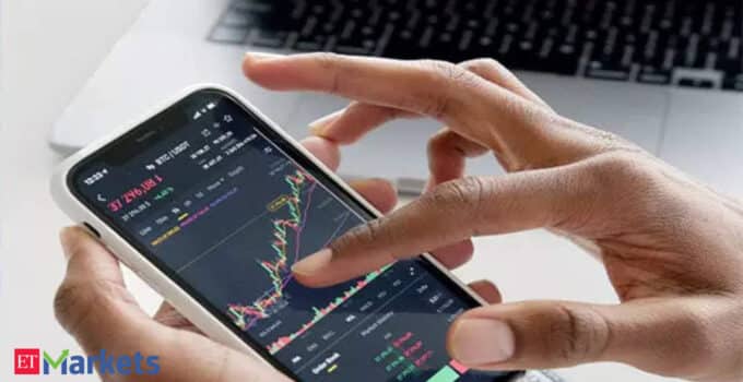 Tech View: Trend sideways to negative till Nifty crosses 18900. What traders should do on Friday