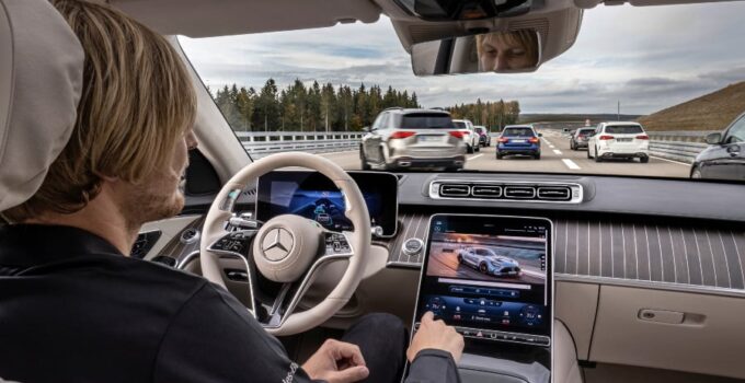 Driver-assist, autonomous tech legalities ‘a hot mess’