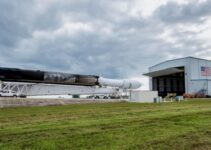 SpaceX Falcon Heavy Rolled Back to Hanger to Fix Technical Problem