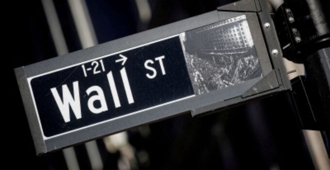 Wall Street kicks off week on tepid note ahead of Fed decision, tech earnings