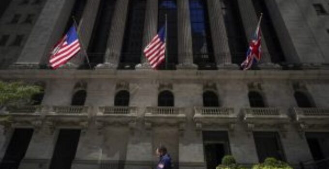 Stocks rise on Wall Street ahead of a big week for Big Tech earnings