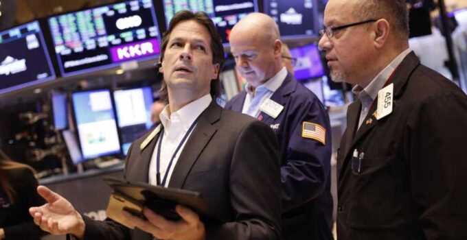Tech Stocks Retreat as Nvidia Falters, Dow Ends Week Lower