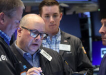 ASX eyes flat start, tech giants push Wall Street higher