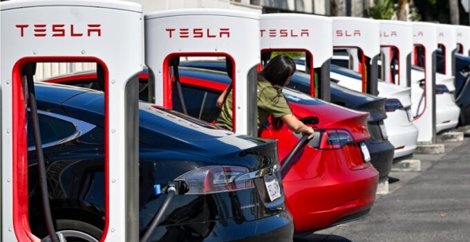 Canadian accused of using Tesla tech to start China-based company released on bail in U.S.