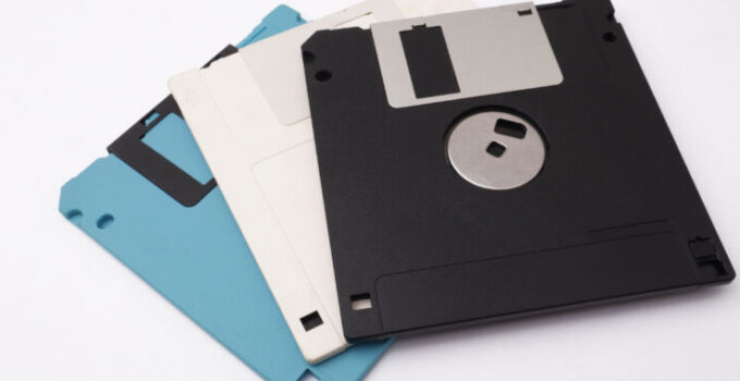 Japan wins 2-year “war on floppy disks,” kills regulations requiring old tech